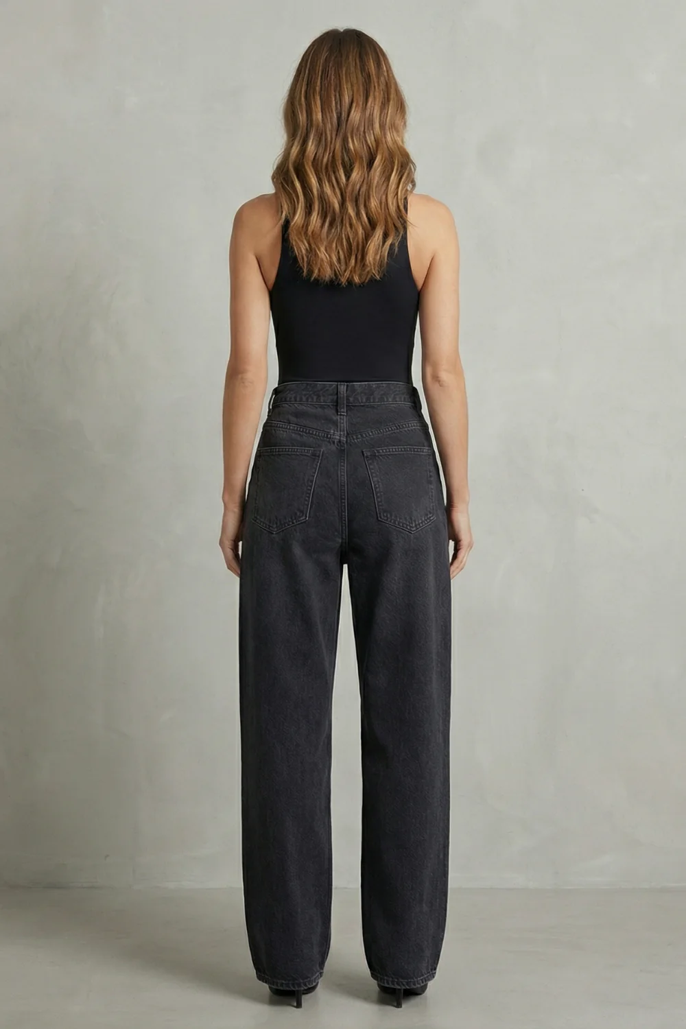 Casila – Asymmetrical closure – Straight-leg jeans - Image 4