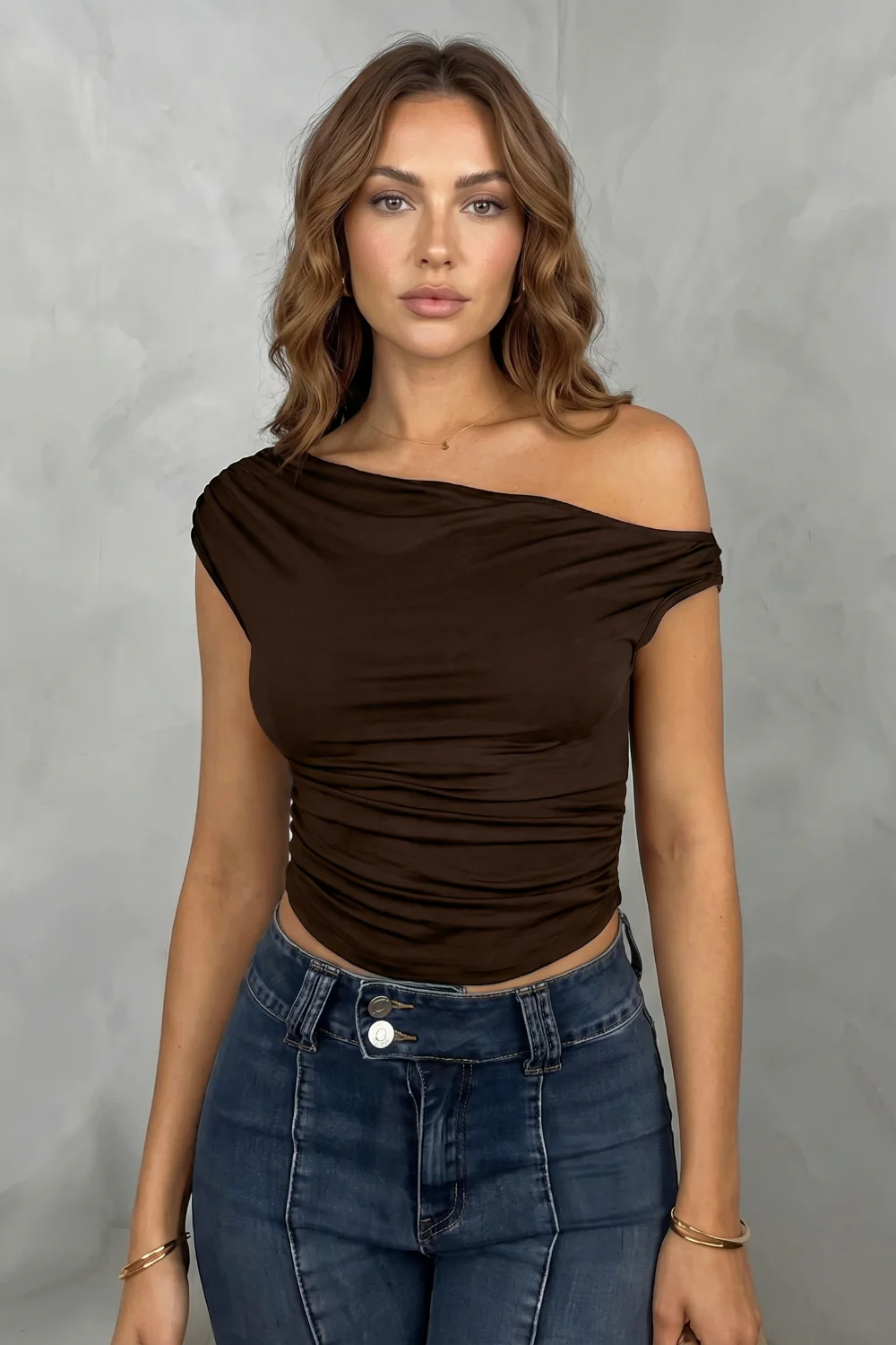 Elovienne – Asymmetric ruched silhouette – One shoulder top - Image 2