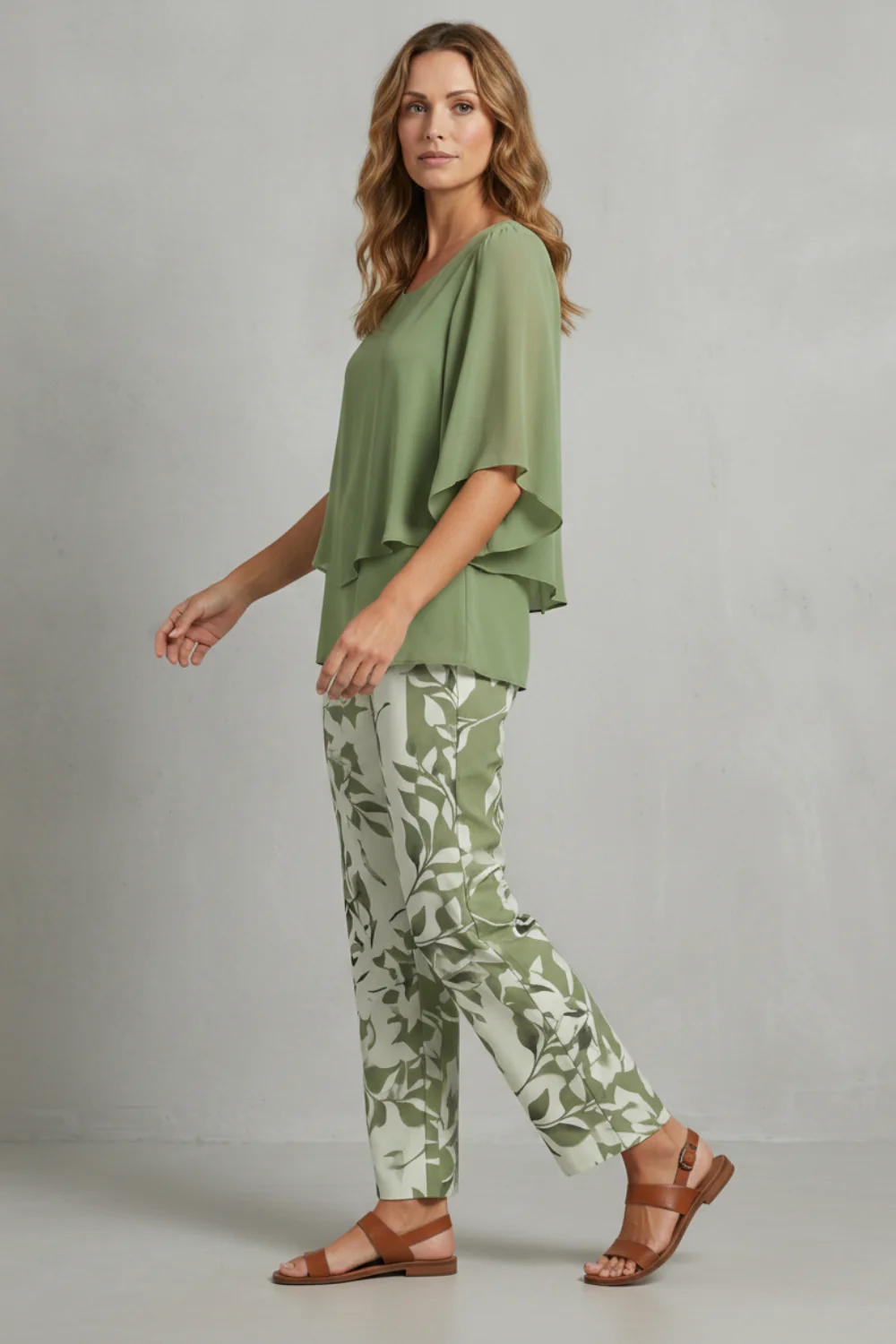 Mariselle – Botanical print elegance – Two-piece trouser set - Image 3