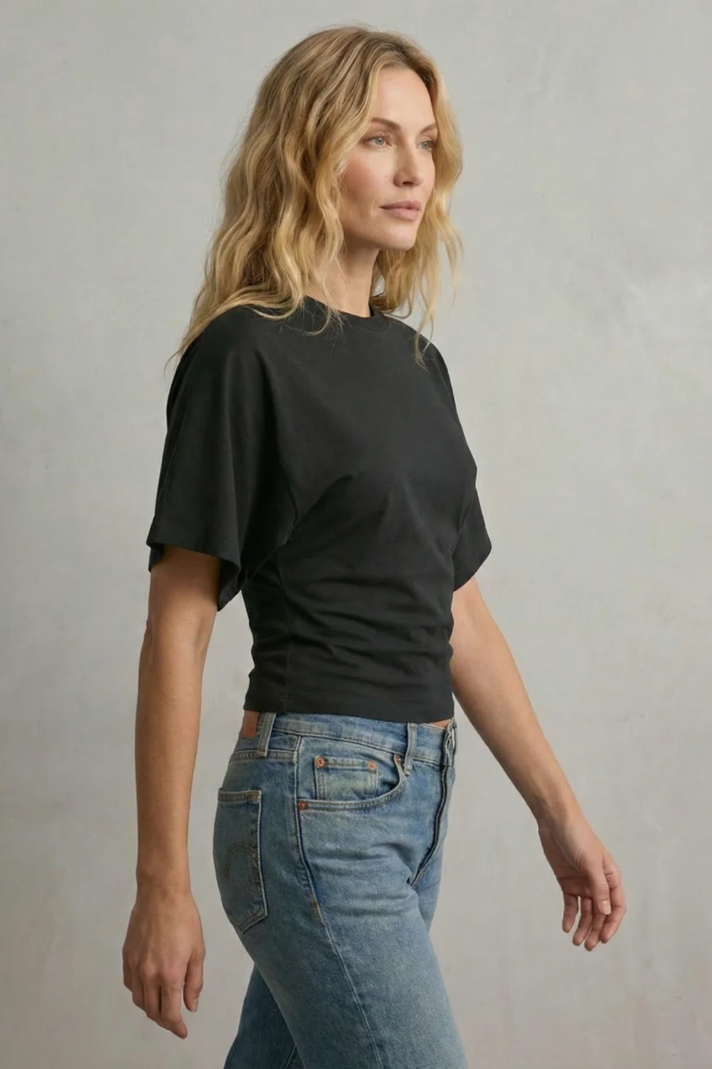 Seravelle – Sculpted waist elegance – Cropped top - Image 3